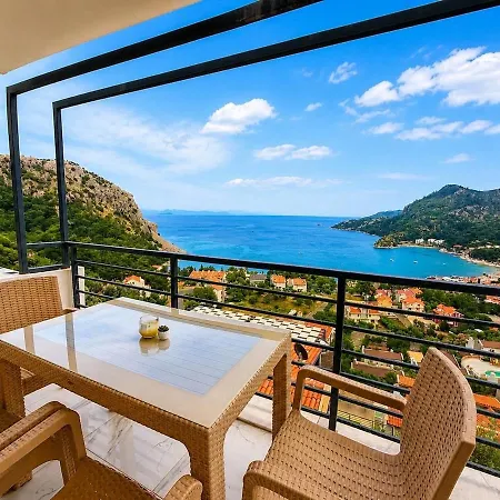 Serena Luxury Sea View Apartmán *
