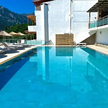 Serena Luxury Sea View Apartmán *