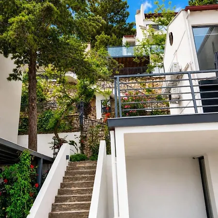 Serena Luxury Sea View Apartmán *